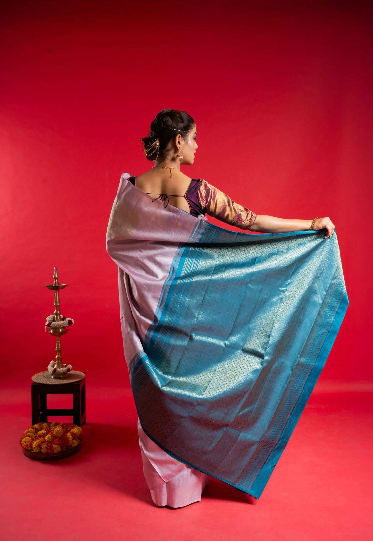 Shrivvi Baby Pink Silk Saree With Blue Border