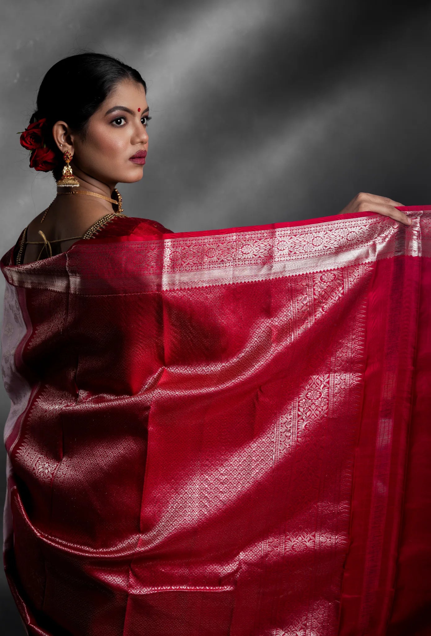 Shrivvi Baby Pink Silk Saree With Red Border, Floral Design & Red Pallu