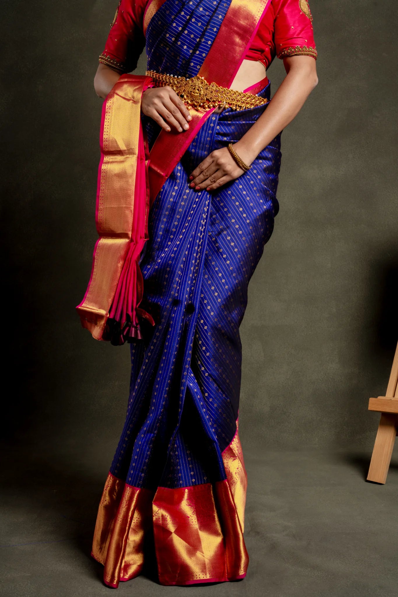 Shrivvi Dark Blue Silk Saree With Golden Butta, Vertical Zari & Red Pallu