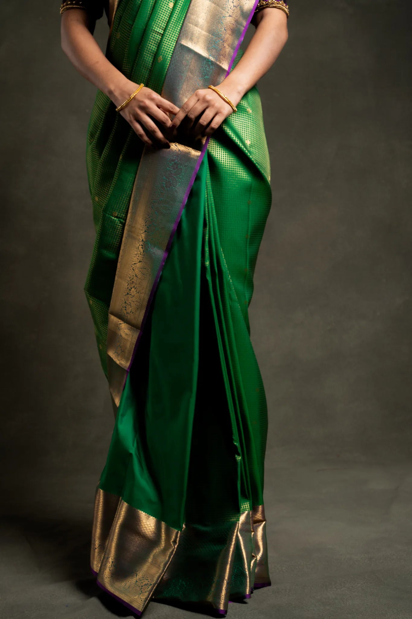 Shrivvi Green Silk Saree With Golden Butta, Vertical Golden Zari & Golden Pallu