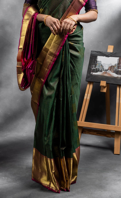 Shrivvi Green Silk Saree With Square Golden Zari Design, Pink Border & Dark Pink Pallu